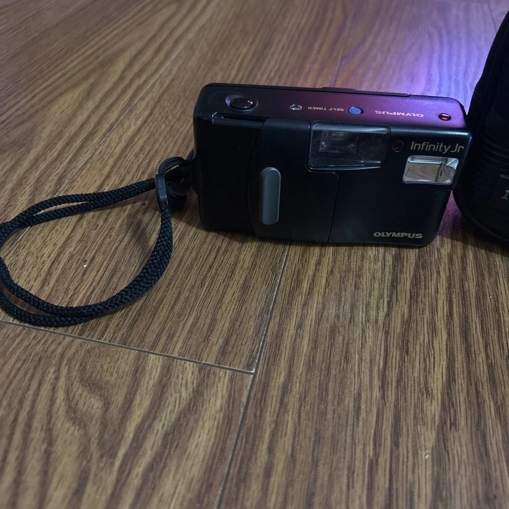 Olympus Infinity Jr. Point & Shoot 35mm Film Camera WORKS Not Film Tested